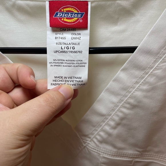 ✨NWT Dickies White V-Neck Scrub Top Size L #A1 - Picture 8 of 9
